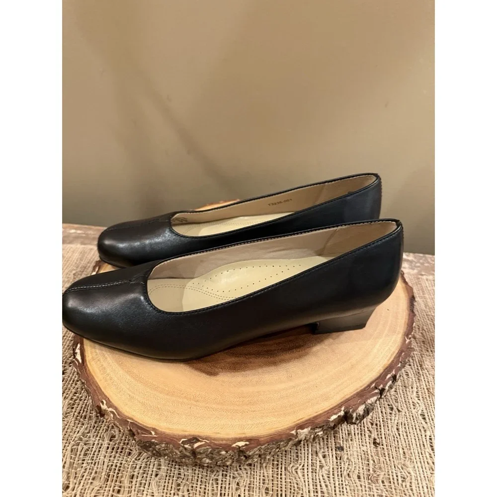 Trotters T3235-001 DORIS Women's NEW Low Heeled Pump Black Sz-6N